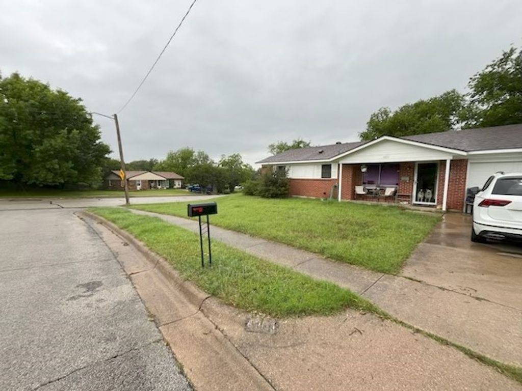 4801 Bellcrest Court, Fort Worth, TX 76135