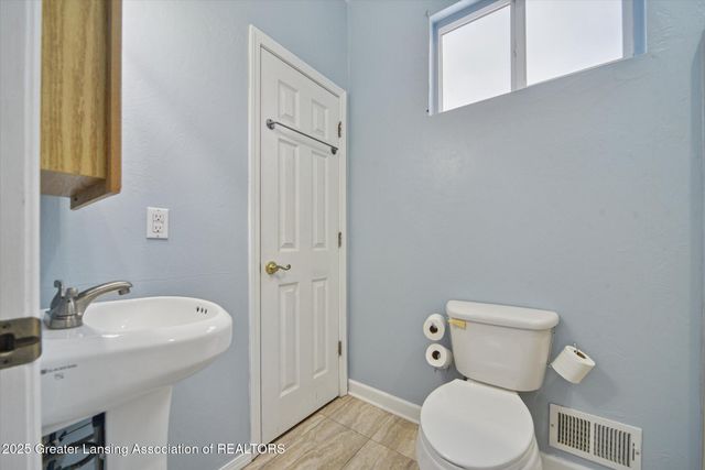 533 Community Street, Lansing, MI 48906