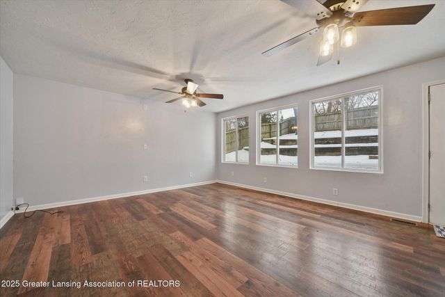 533 Community Street, Lansing, MI 48906