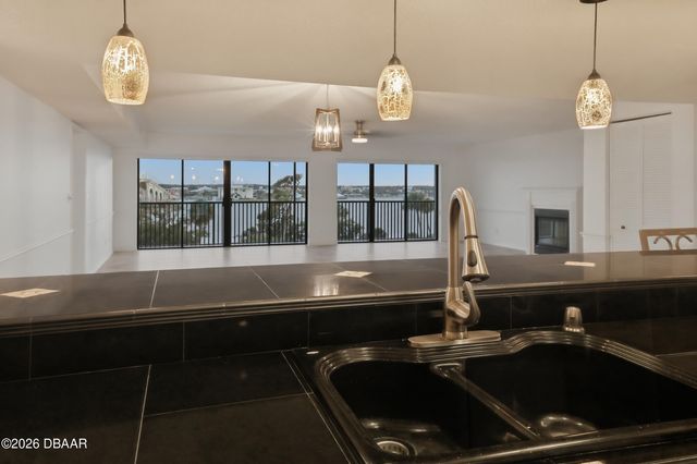 944 S Peninsula Dr Apt 501, Daytona Beach, FL 32118