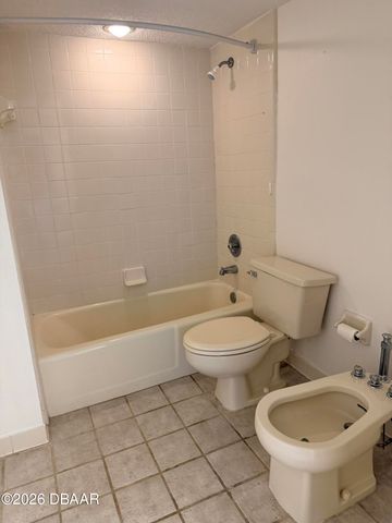 944 S Peninsula Dr Apt 501, Daytona Beach, FL 32118