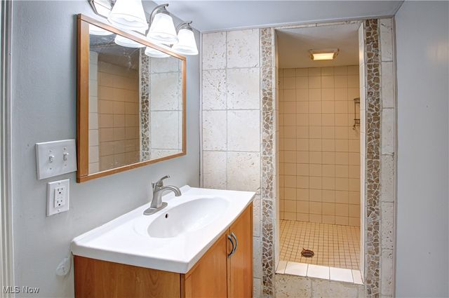 104 E 219th Street, Euclid, OH 44123