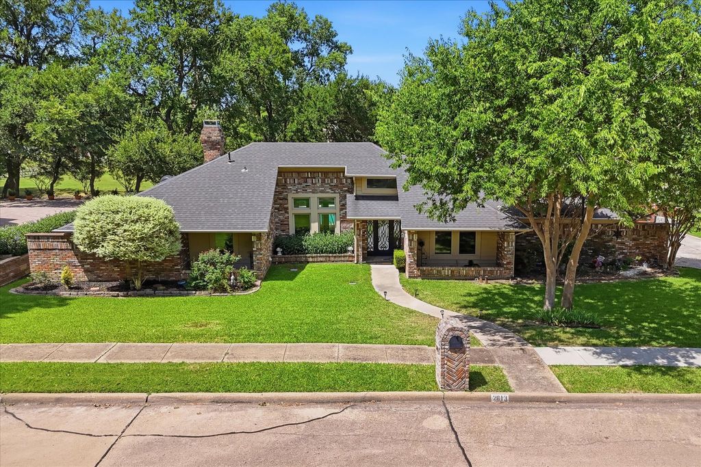 2613 Country Valley Road, Garland, TX 75043