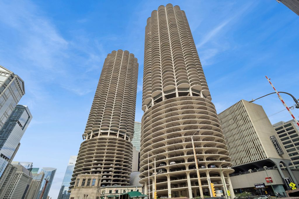 300 N State Street 5504, Chicago, IL 60654 — exterior
