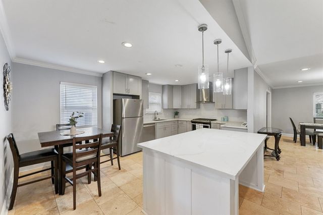 10719 Del Monte Drive, Houston, TX 77042