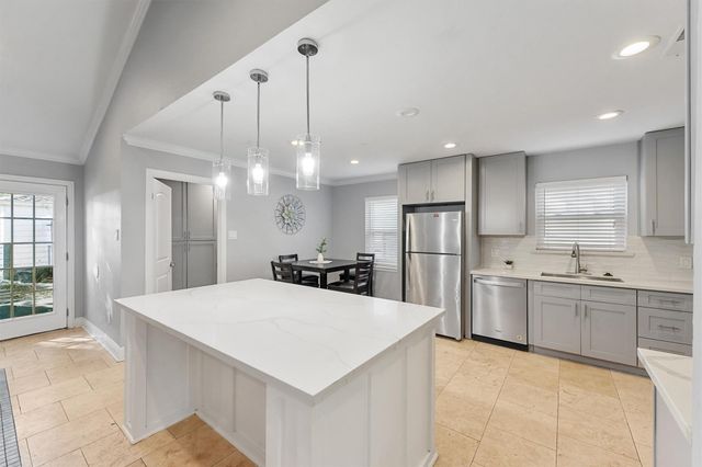 10719 Del Monte Drive, Houston, TX 77042