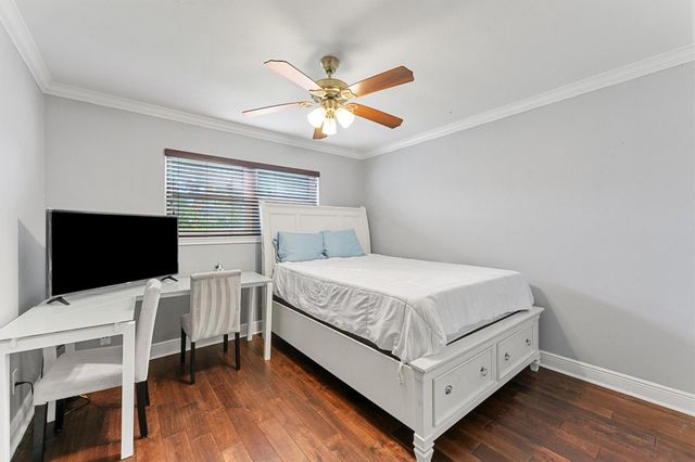 10719 Del Monte Drive, Houston, TX 77042