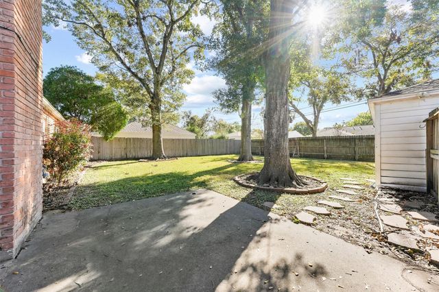 10719 Del Monte Drive, Houston, TX 77042