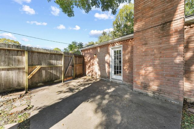 10719 Del Monte Drive, Houston, TX 77042