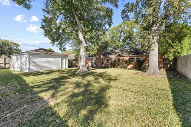 10719 Del Monte Drive, Houston, TX 77042