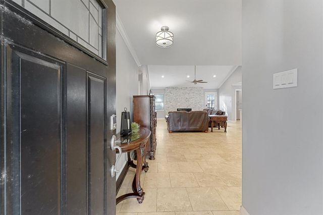 10719 Del Monte Drive, Houston, TX 77042