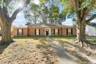 10719 Del Monte Drive, Houston, TX 77042