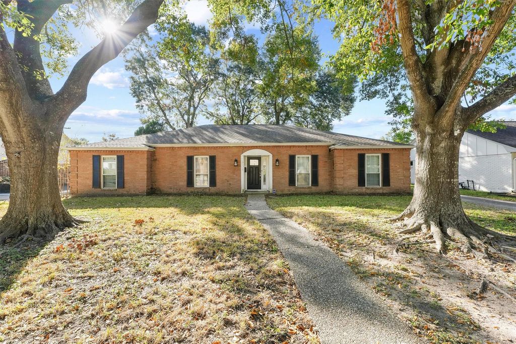 10719 Del Monte Drive, Houston, TX 77042