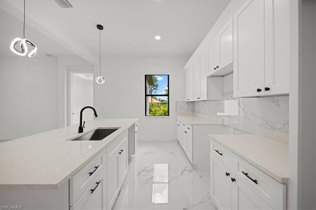 1033 Plymouth ST E, Lehigh Acres, FL 33974