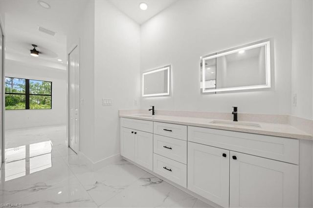 1033 Plymouth ST E, Lehigh Acres, FL 33974