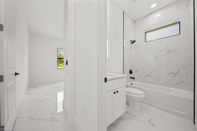 1033 Plymouth ST E, Lehigh Acres, FL 33974