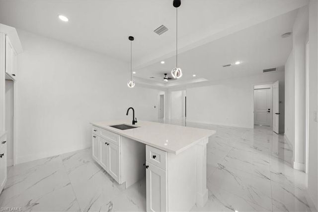 1033 Plymouth ST E, Lehigh Acres, FL 33974