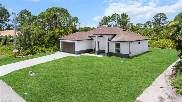 1033 Plymouth ST E, Lehigh Acres, FL 33974
