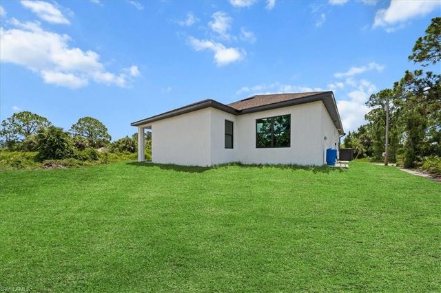 1033 Plymouth ST E, Lehigh Acres, FL 33974