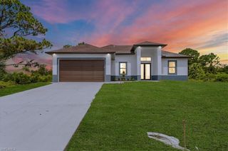 1033 Plymouth ST E, Lehigh Acres, FL 33974