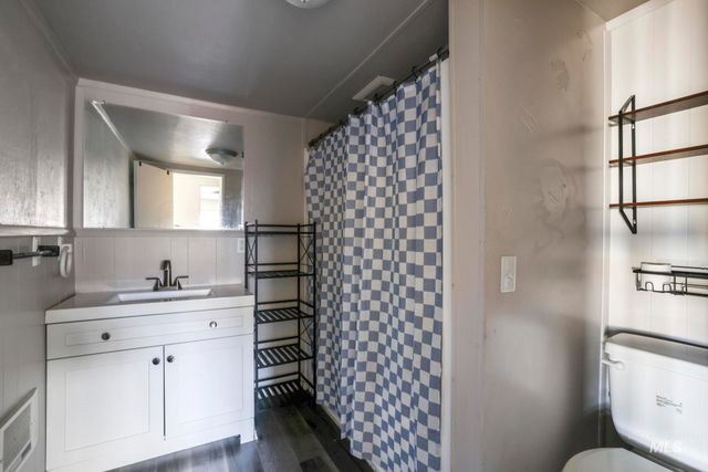 220 Maple Ave W, Hansen, ID 83334