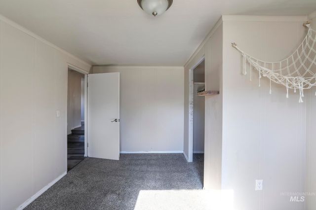 220 Maple Ave W, Hansen, ID 83334