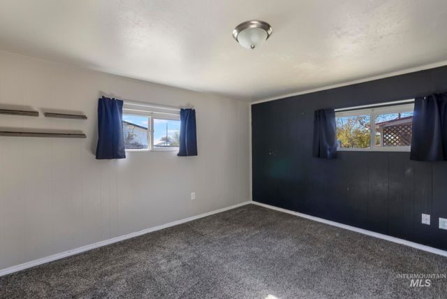 220 Maple Ave W, Hansen, ID 83334