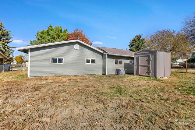 220 Maple Ave W, Hansen, ID 83334