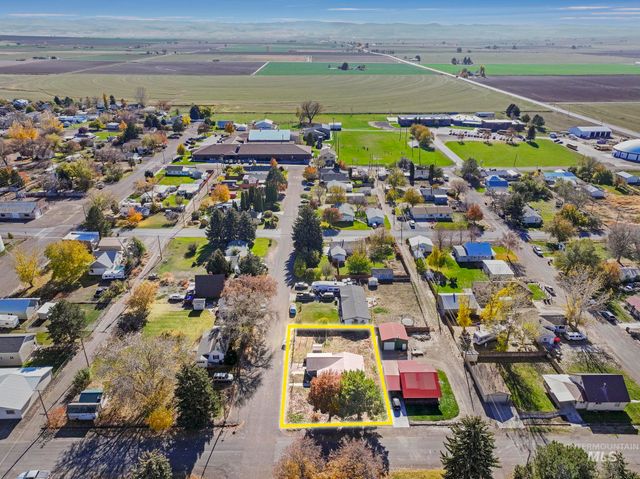 220 Maple Ave W, Hansen, ID 83334