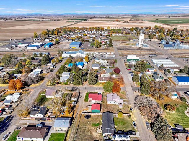 220 Maple Ave W, Hansen, ID 83334