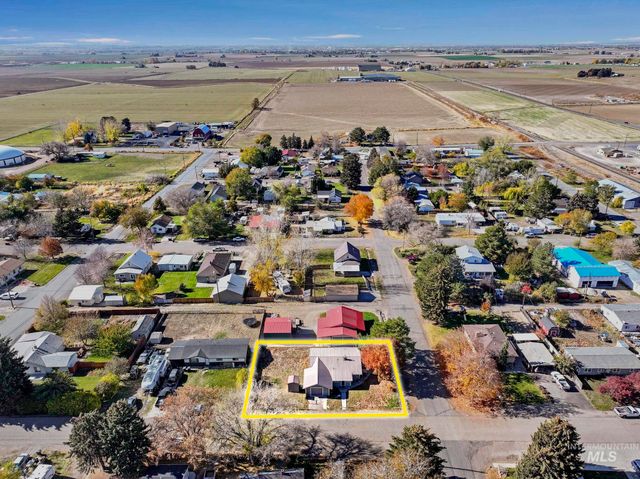 220 Maple Ave W, Hansen, ID 83334