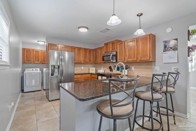1841 E Smugglers Cove Dr, Gulf Breeze, FL 32563