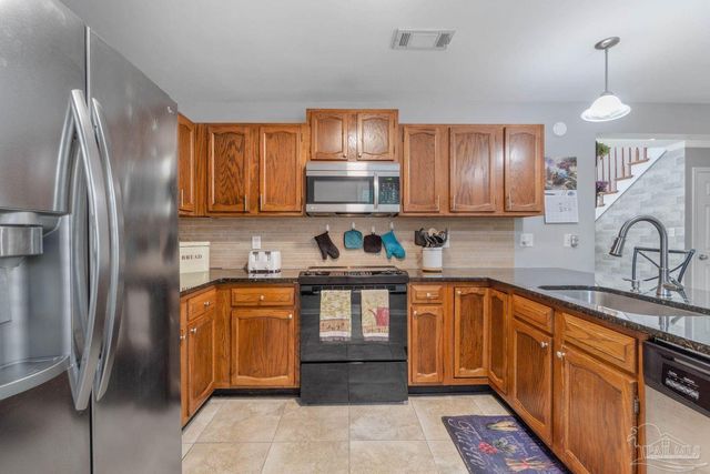 1841 E Smugglers Cove Dr, Gulf Breeze, FL 32563