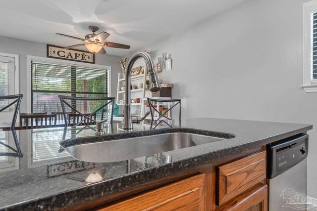 1841 E Smugglers Cove Dr, Gulf Breeze, FL 32563