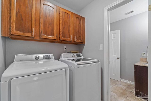 1841 E Smugglers Cove Dr, Gulf Breeze, FL 32563