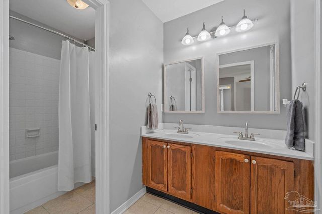 1841 E Smugglers Cove Dr, Gulf Breeze, FL 32563