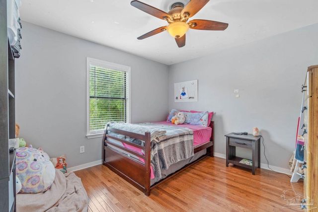 1841 E Smugglers Cove Dr, Gulf Breeze, FL 32563