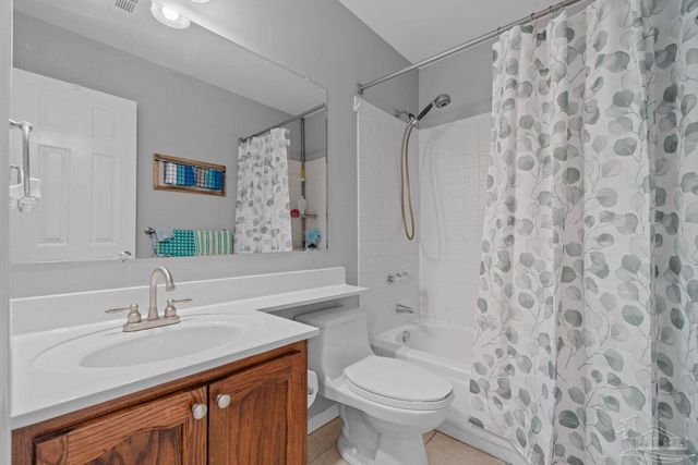1841 E Smugglers Cove Dr, Gulf Breeze, FL 32563