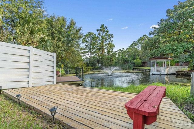1841 E Smugglers Cove Dr, Gulf Breeze, FL 32563