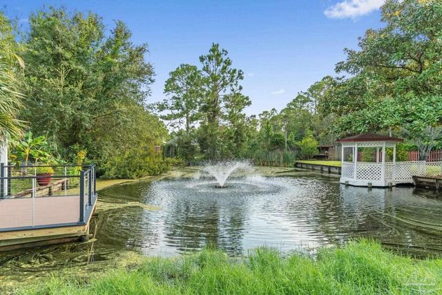 1841 E Smugglers Cove Dr, Gulf Breeze, FL 32563