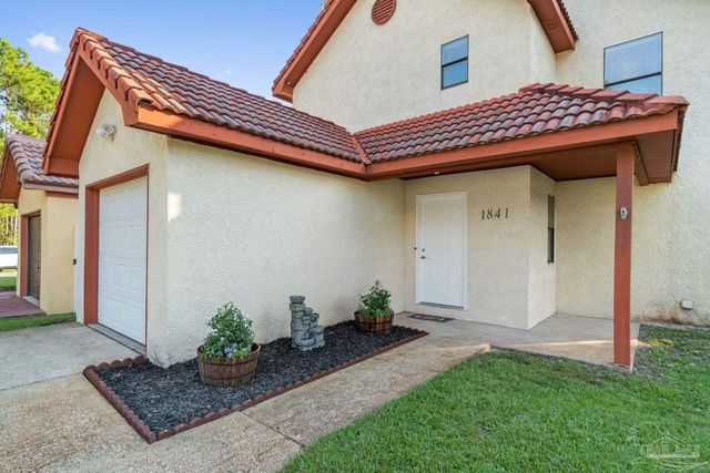 1841 E Smugglers Cove Dr, Gulf Breeze, FL 32563