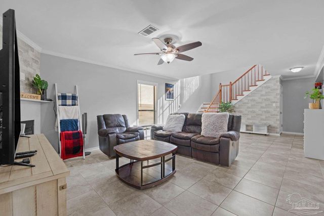 1841 E Smugglers Cove Dr, Gulf Breeze, FL 32563