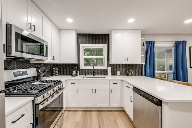 1103 W Russell Avenue, Carrollton, TX 75006