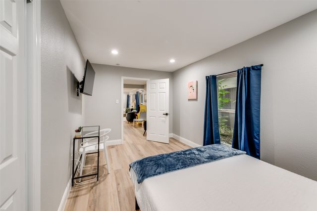 1103 W Russell Avenue, Carrollton, TX 75006