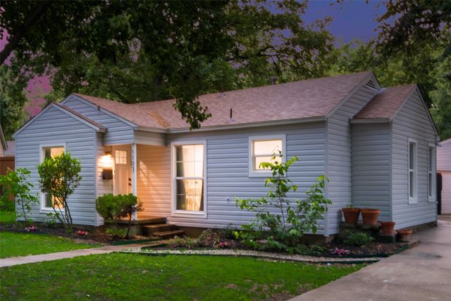 1103 W Russell Avenue, Carrollton, TX 75006