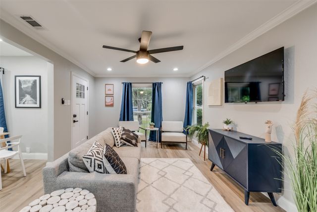 1103 W Russell Avenue, Carrollton, TX 75006