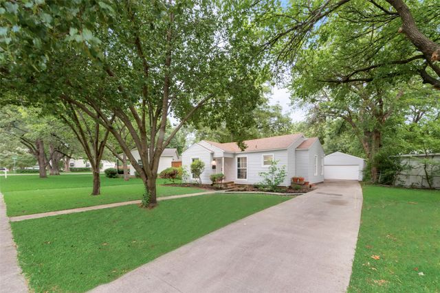 1103 W Russell Avenue, Carrollton, TX 75006