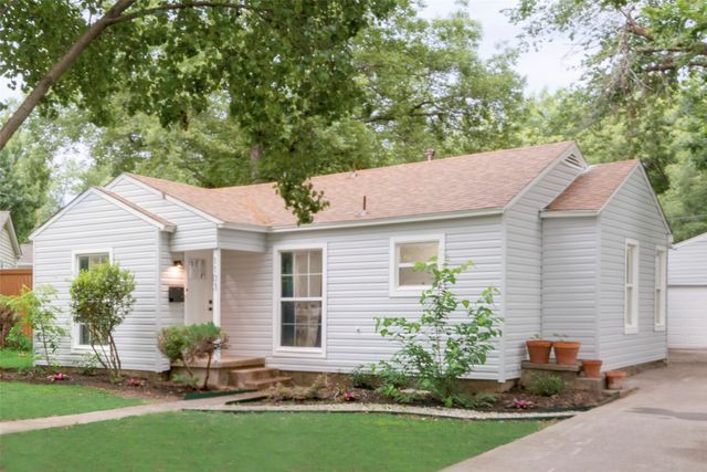 1103 W Russell Avenue, Carrollton, TX 75006