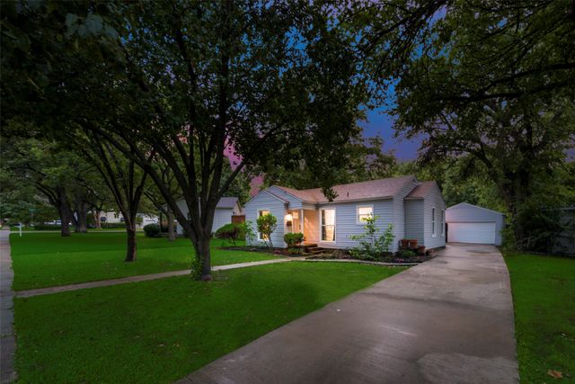 1103 W Russell Avenue, Carrollton, TX 75006