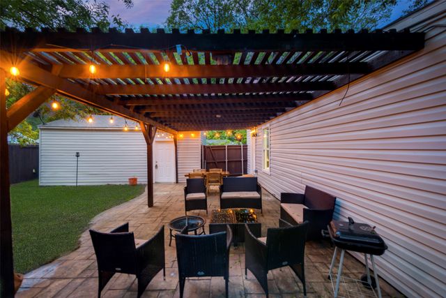 1103 W Russell Avenue, Carrollton, TX 75006